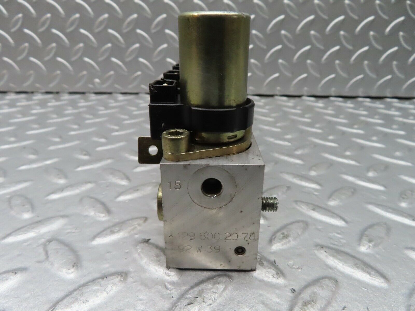 19855 Mercedes-Benz R129 300SL Coupe Soft Top Hydraulic Valve Block 1298001778