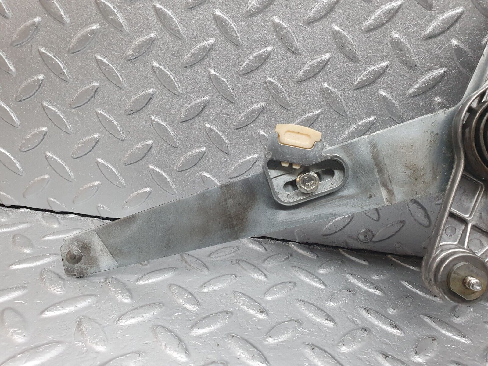 40974 Mercedes-Benz W126 300SE Rear Left Door Window Regulator 1267350111