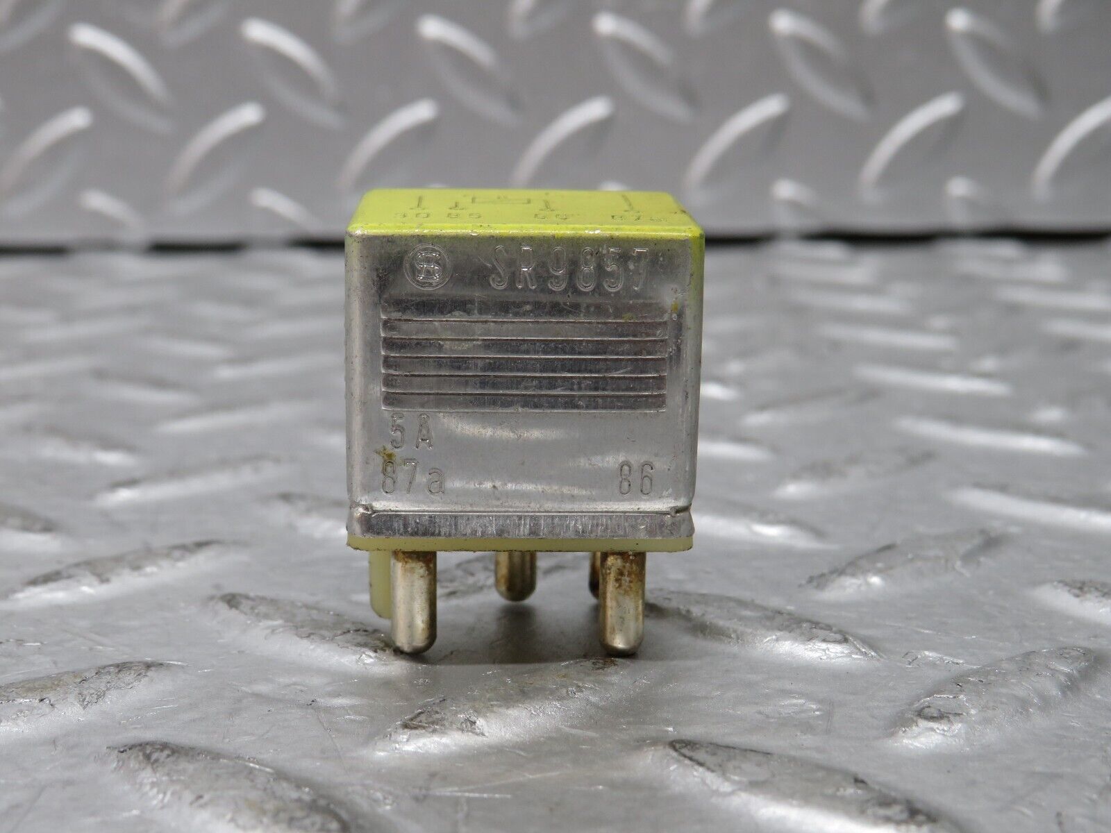 27199 Mercedes-Benz W123 280E Fuel Cut Off Relay 0015426119