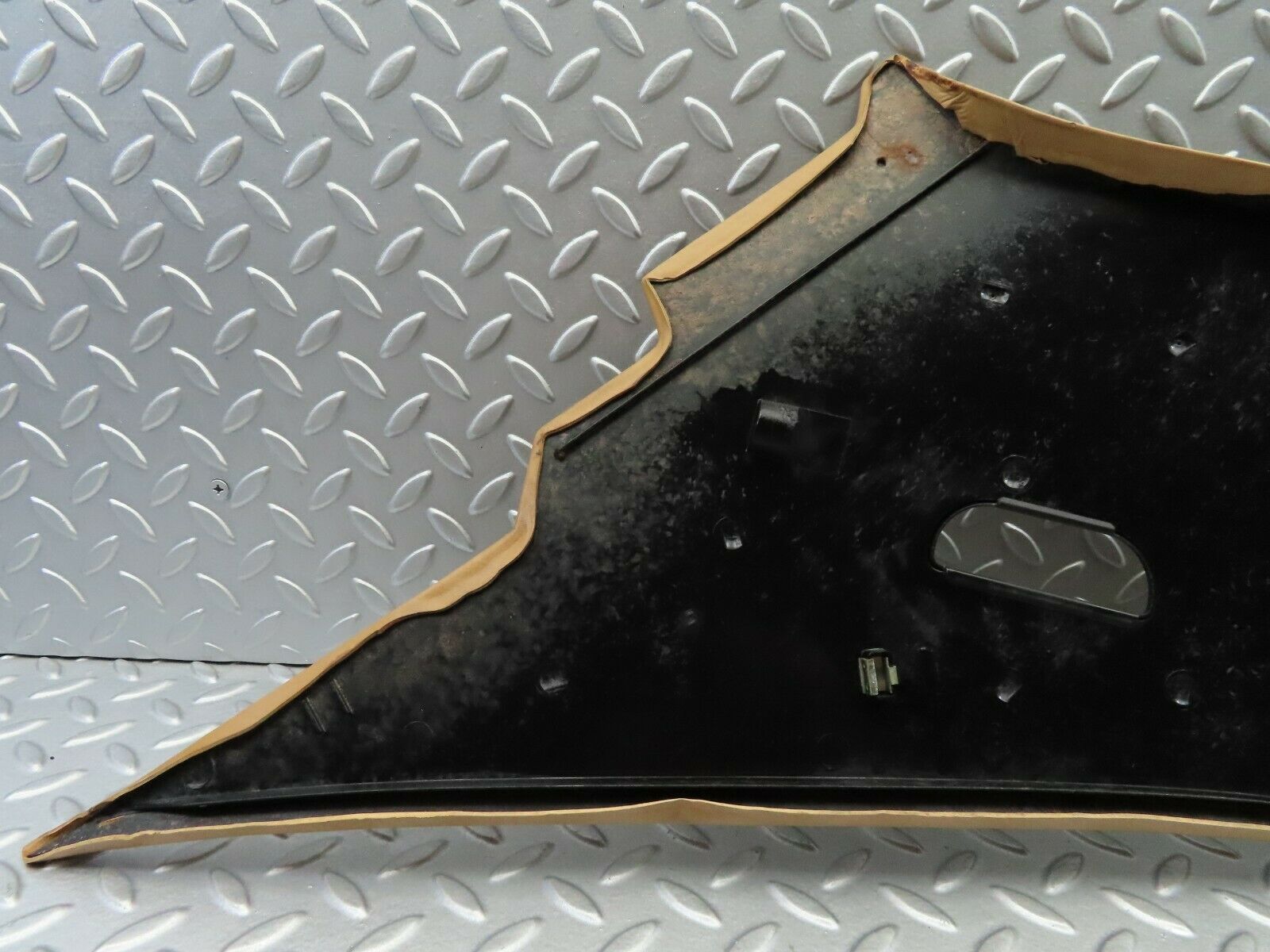 6172 Mercedes-Benz W126 380SE C Pillar Cover Left Side 1266950344