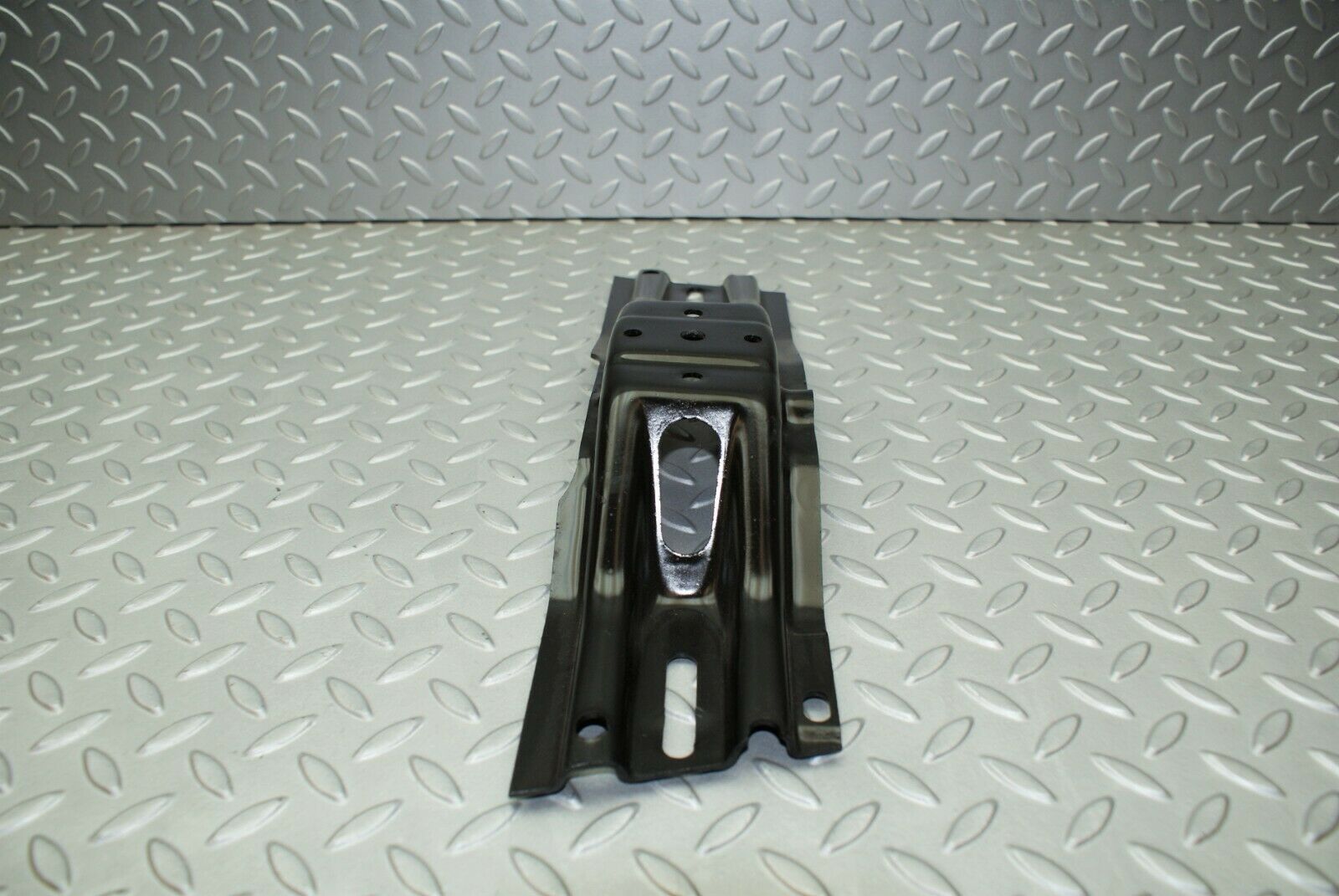 3220 Mercedes-Benz W115 220D Manual Gearbox Bracket Mounting