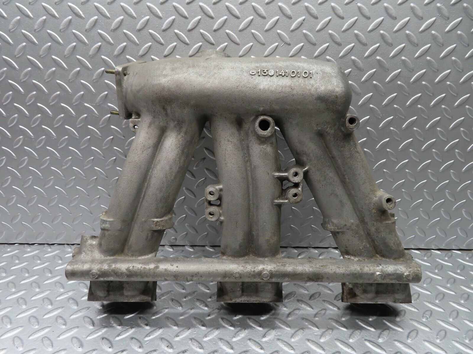 20879 Mercedes-Benz W114 250CE Coupe Intake Manifold 1301410101