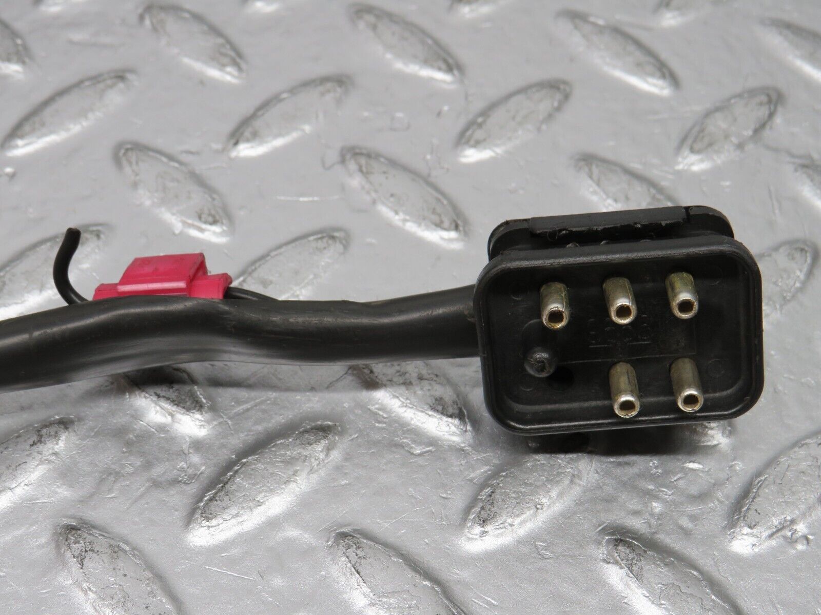 32565 Mercedes-Benz S124 300TE Wagon Tail Light Bulb Holder