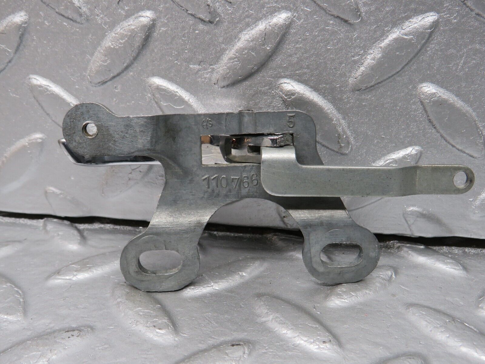 40254 Mercedes-Benz W110 230 Left Interior Door Handle Chrome 1107660319