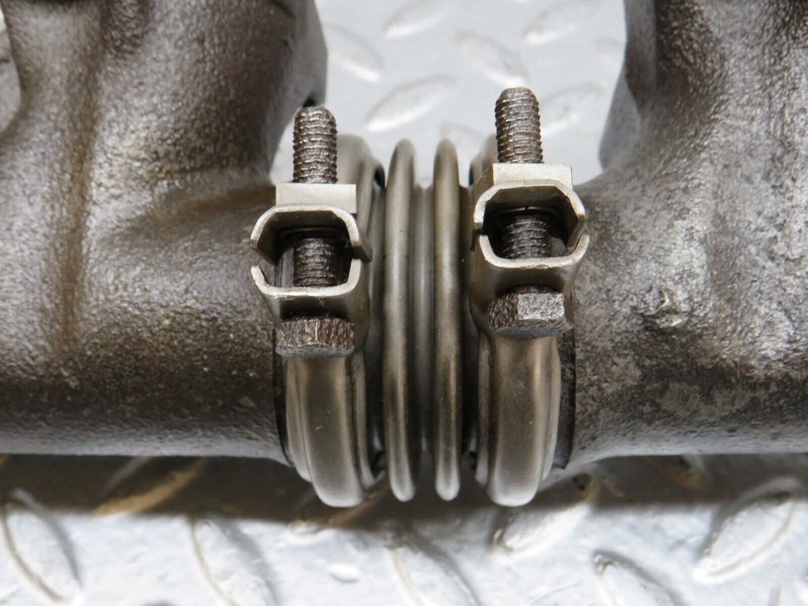 33125 Mercedes-Benz W126 380 V8 Exhaust Manifold Left 1161422302 1161422902