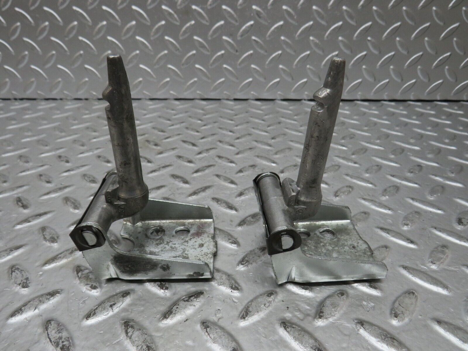 27832 Mercedes-Benz S124 300TE Wagon Rear Seat Hinge Pair With Cover 124922013