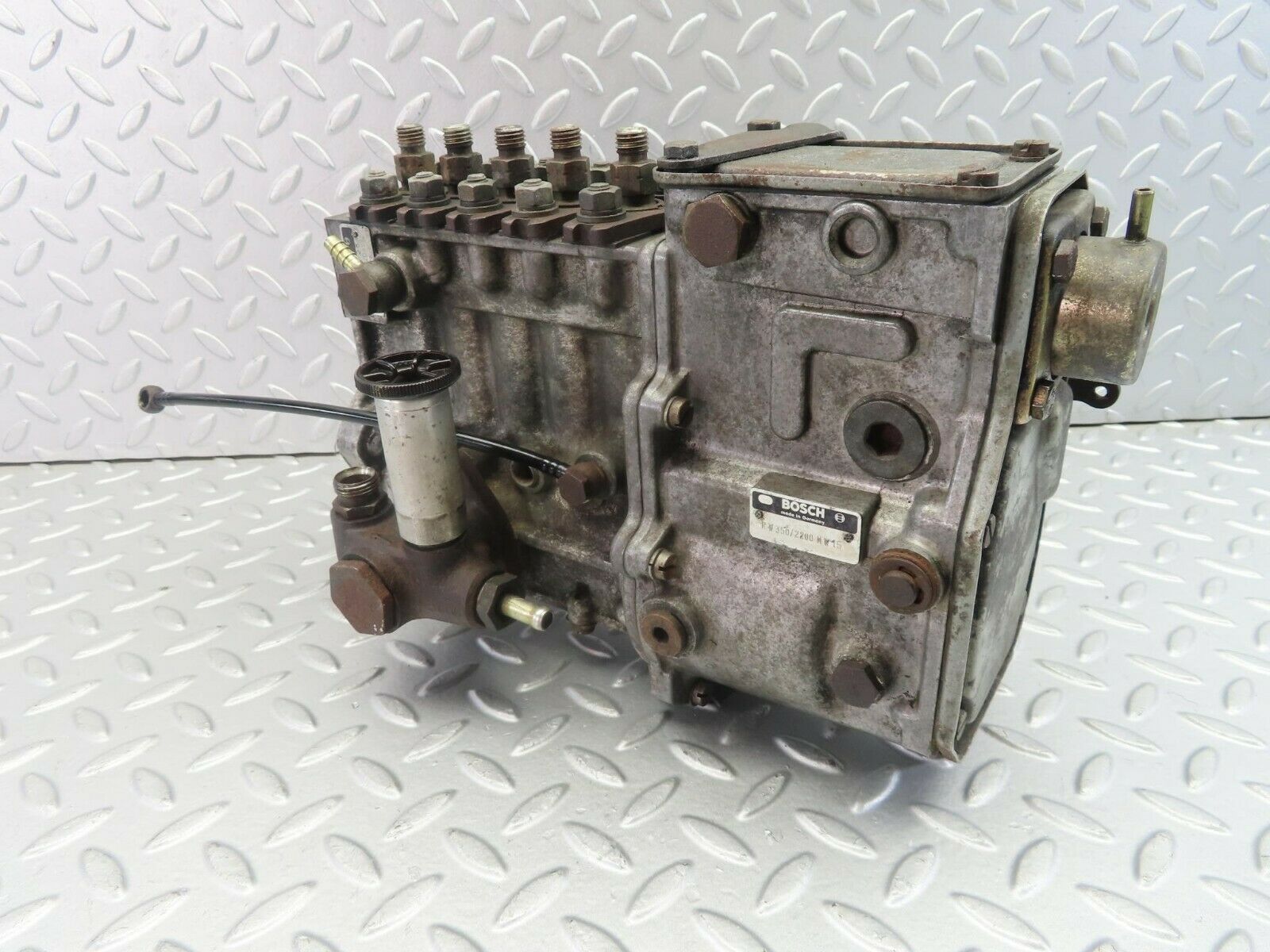 7556 Mercedes-Benz Diesel Fuel Injection Pump OM617 300D 1415115710