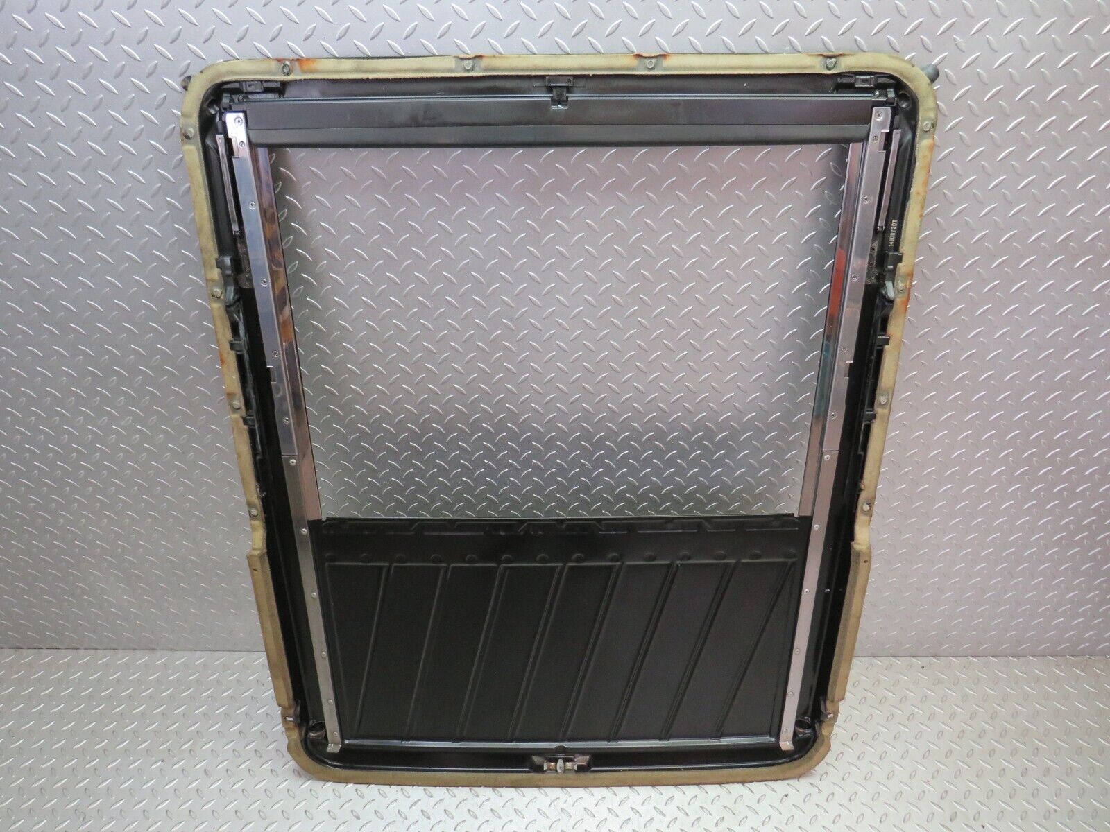 34216 Mercedes-Benz W124 260E Power Sunroof Frame 1247820131 1247820231