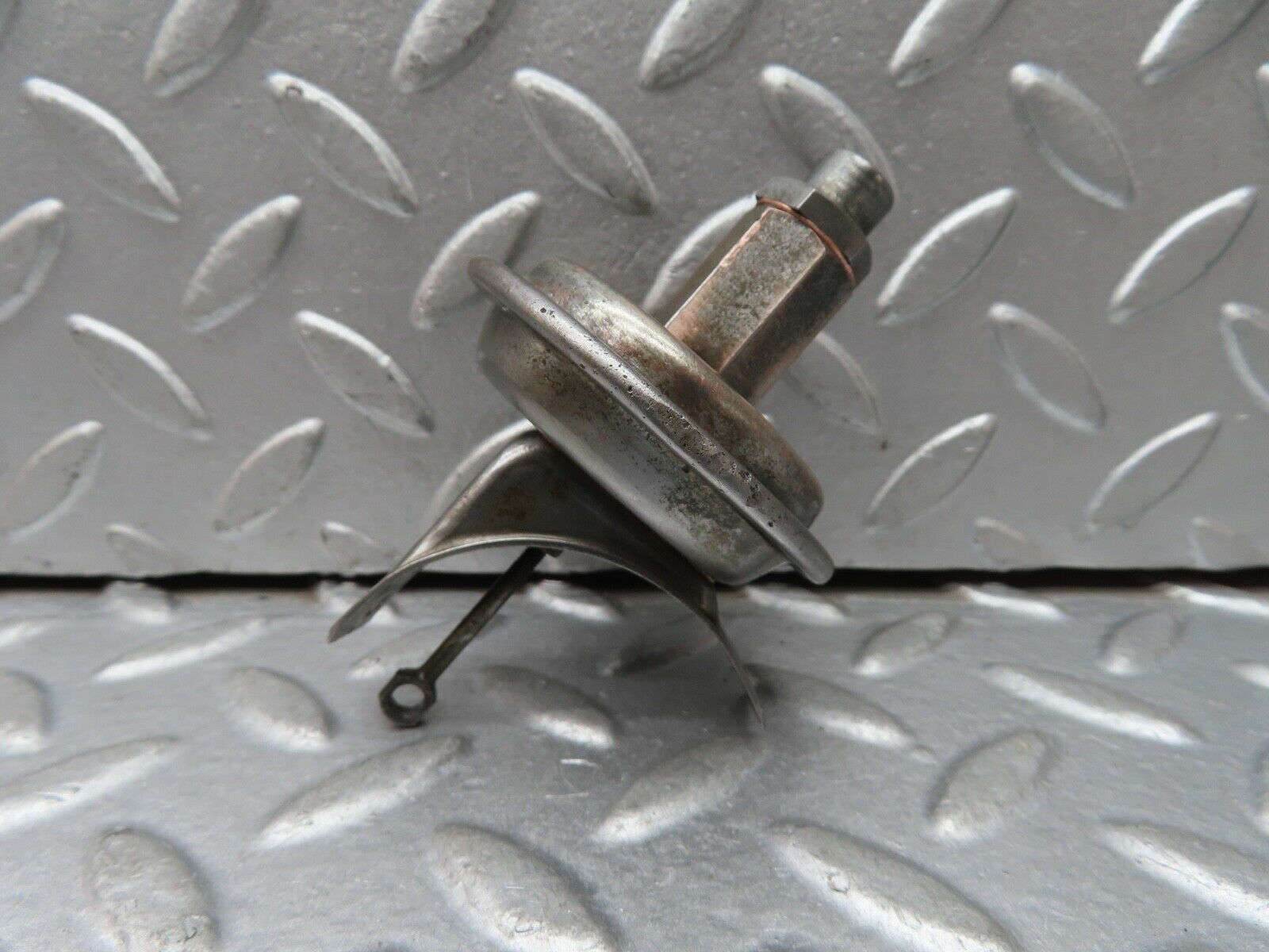 18901 Mercedes-Benz W121 190b Ponton Ignition Distributor Vacuum Control Valve