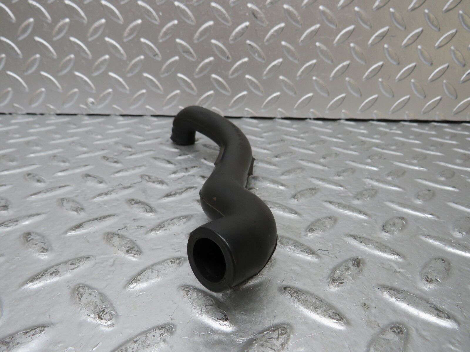 26318 Mercedes-Benz W116 450SE Air Intake Breather Hose 1160940482