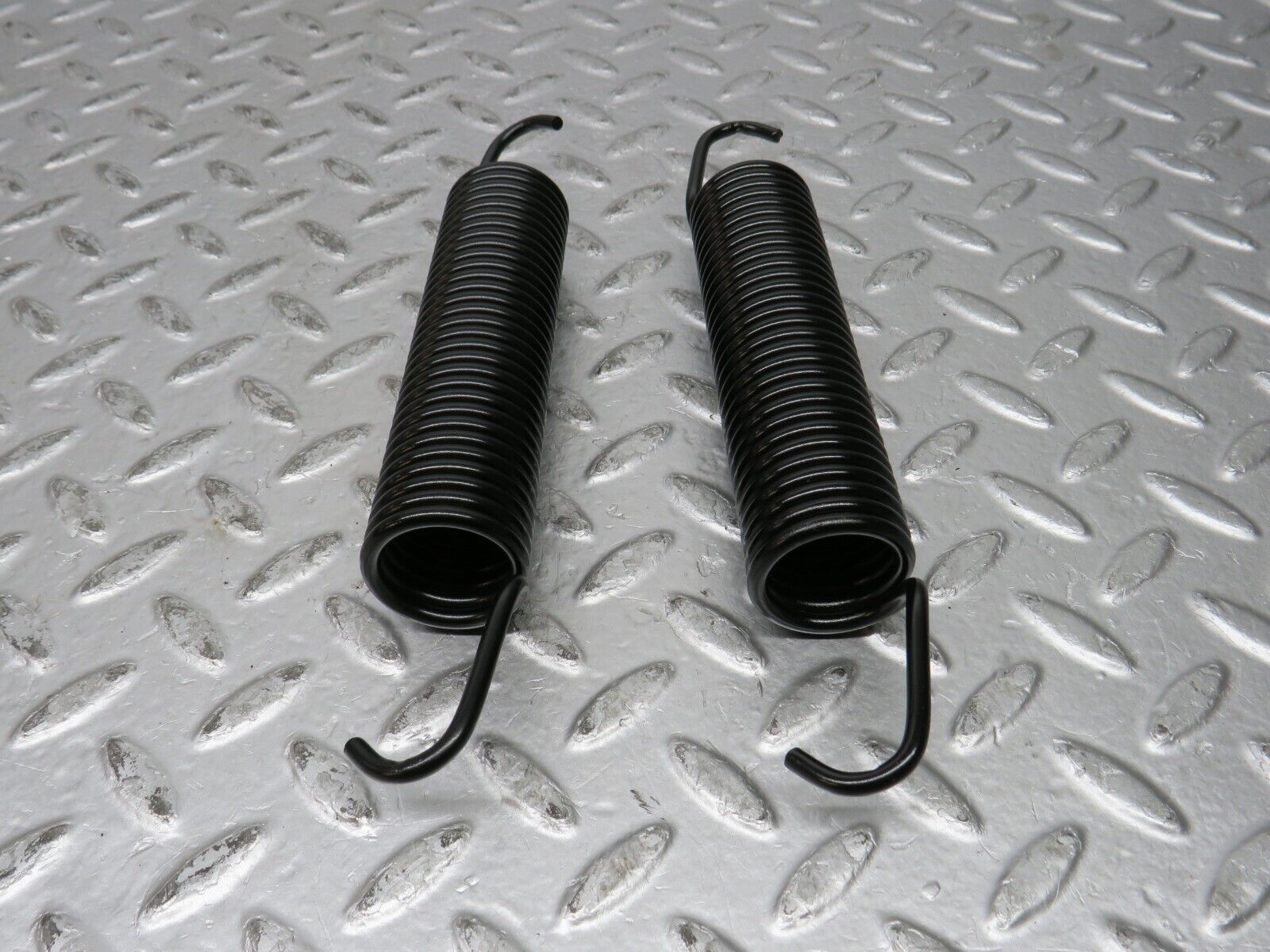 31992 Mercedes-Benz W123 230E Trunk Lid Hinge Spring Pair