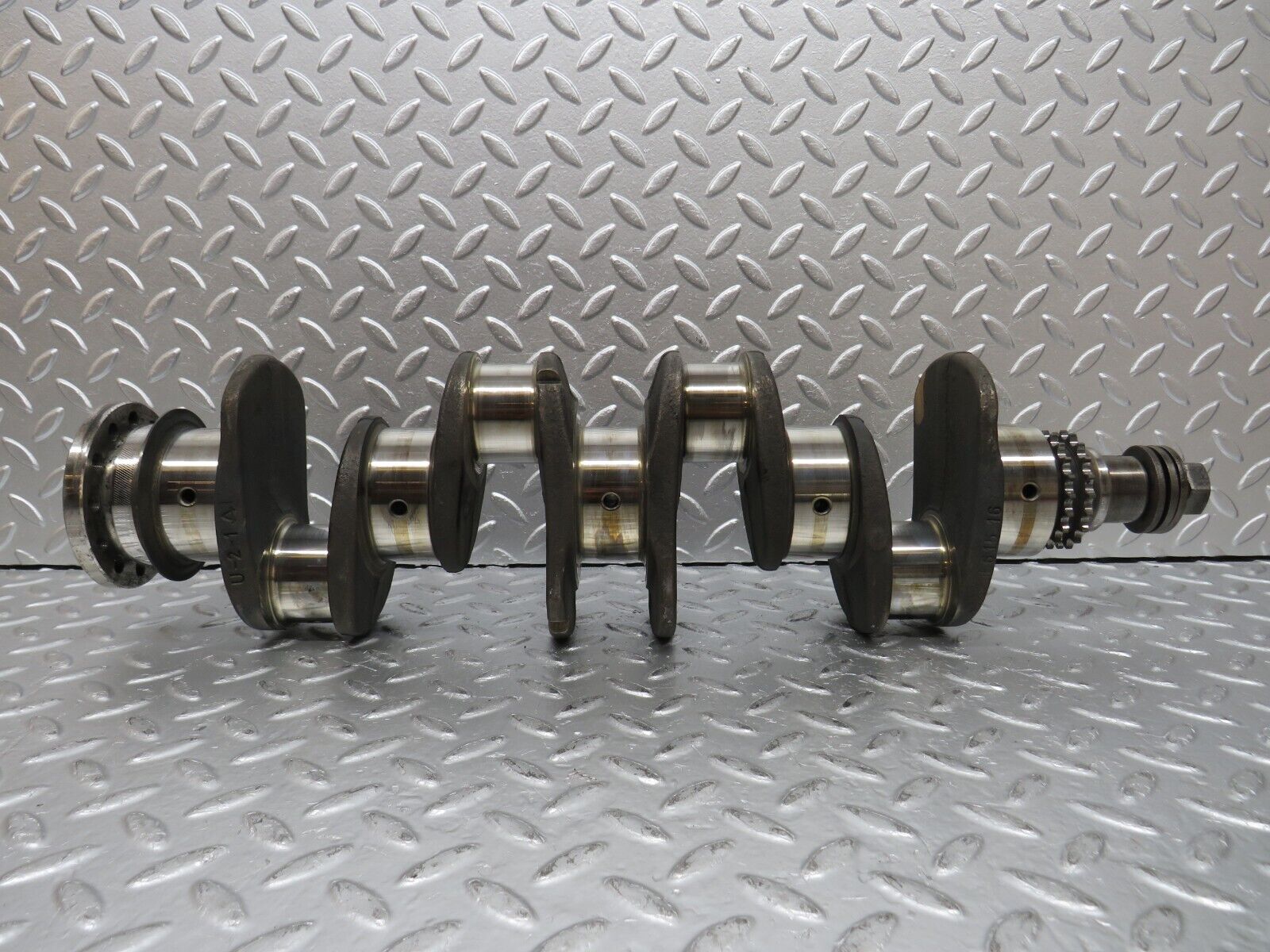 31137 Mercedes-Benz W123 200D Crankshaft 61516