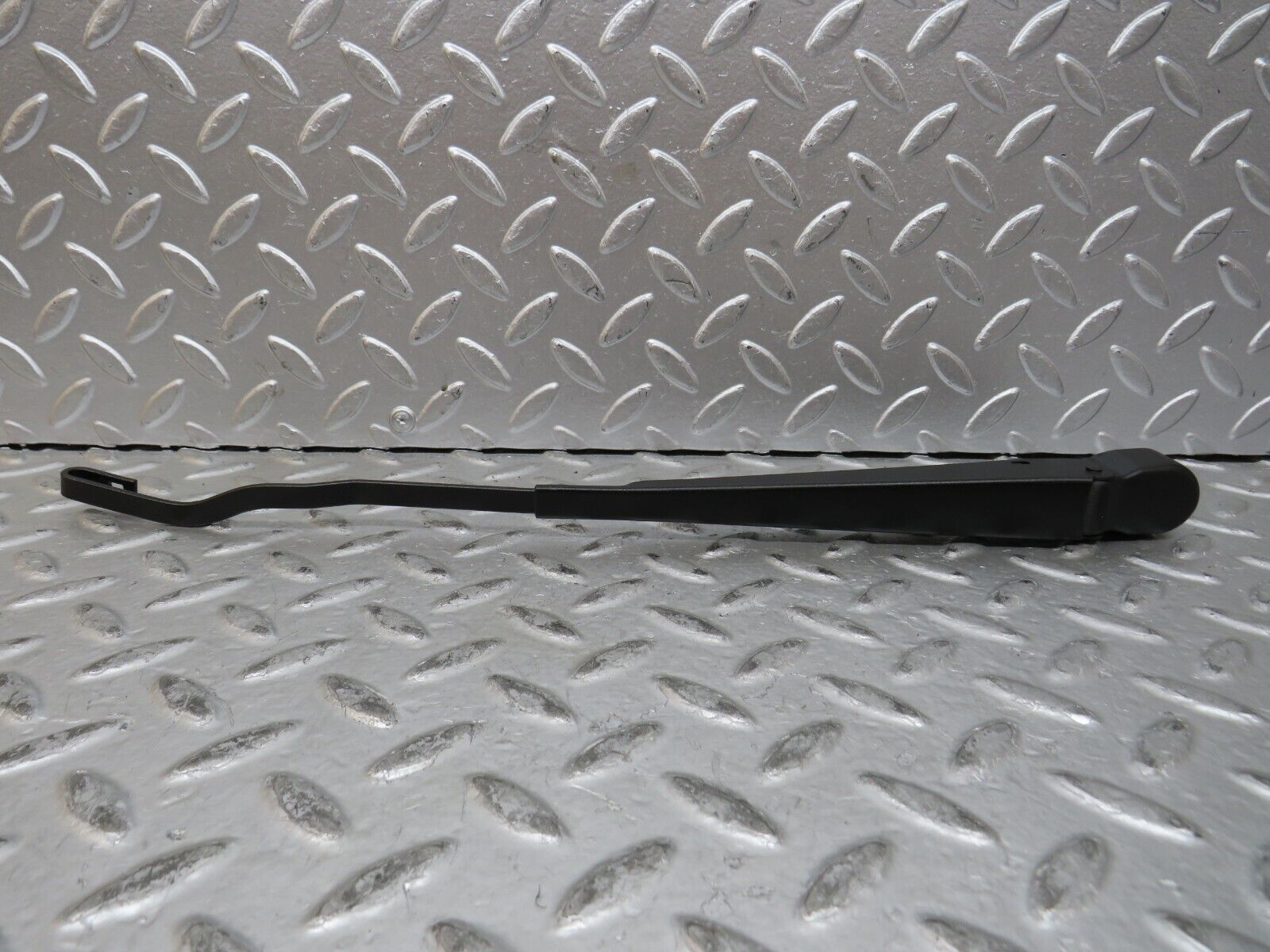 28380 Mercedes-Benz S123 240D Wagon Right Wiper Arm Bosch 3399990553