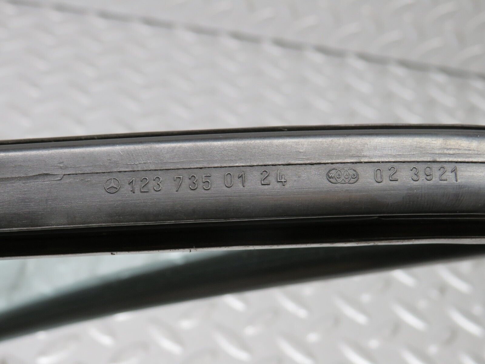 0627 Mercedes-Benz W123 230E Left Rear Door Quarter Glass 1237350124