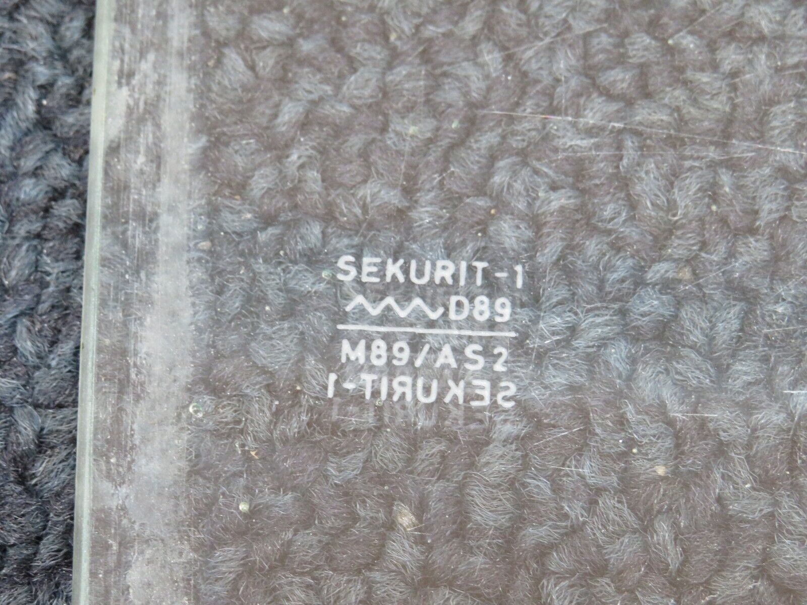 35793 Mercedes-Benz W108 Front Left Door Window Glass