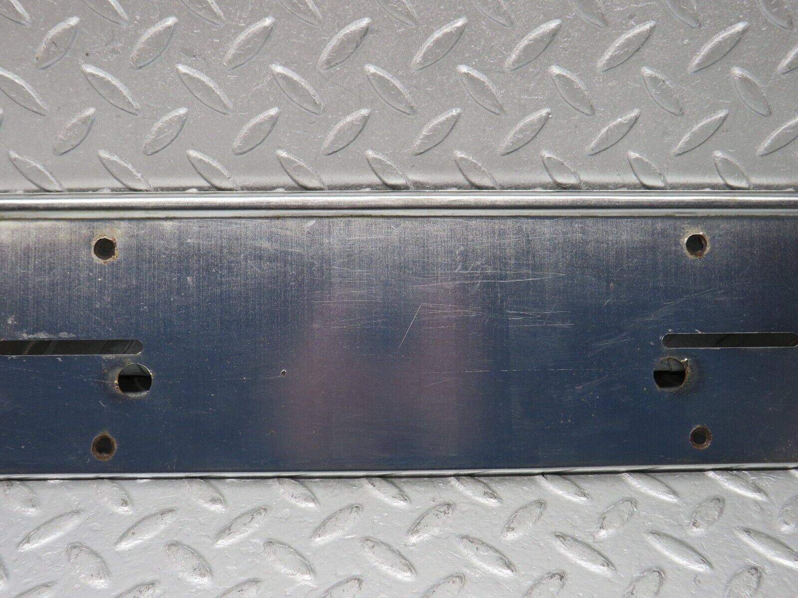 38162 Mercedes-Benz A124 320E Cabriolet Rear number Plate Holder