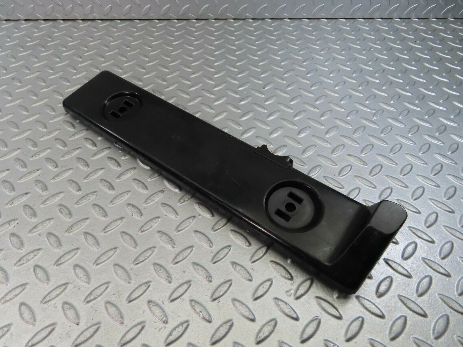 9040 Mercedes-Benz W123 Tail Light Bulb Holder Right