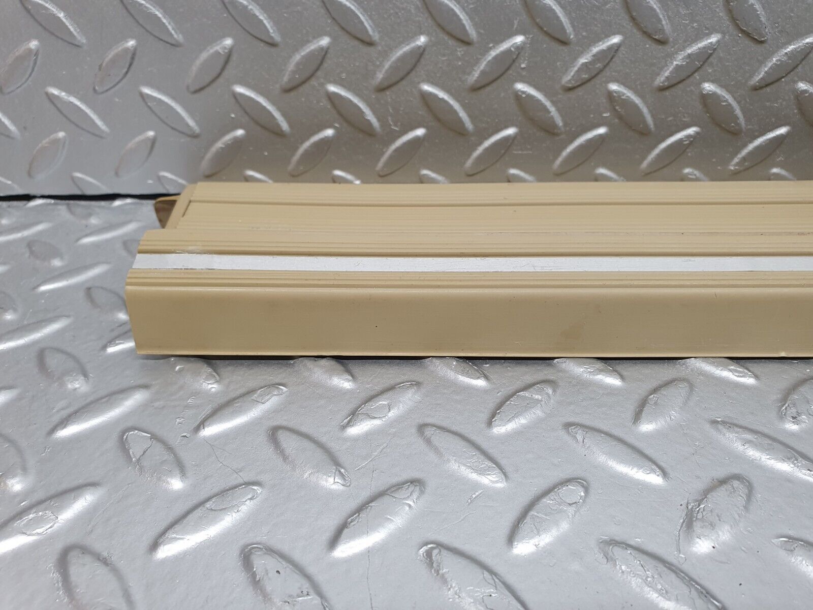 40943 Mercedes-Benz W126 300SE Front Right Door Sill Trim Beige
