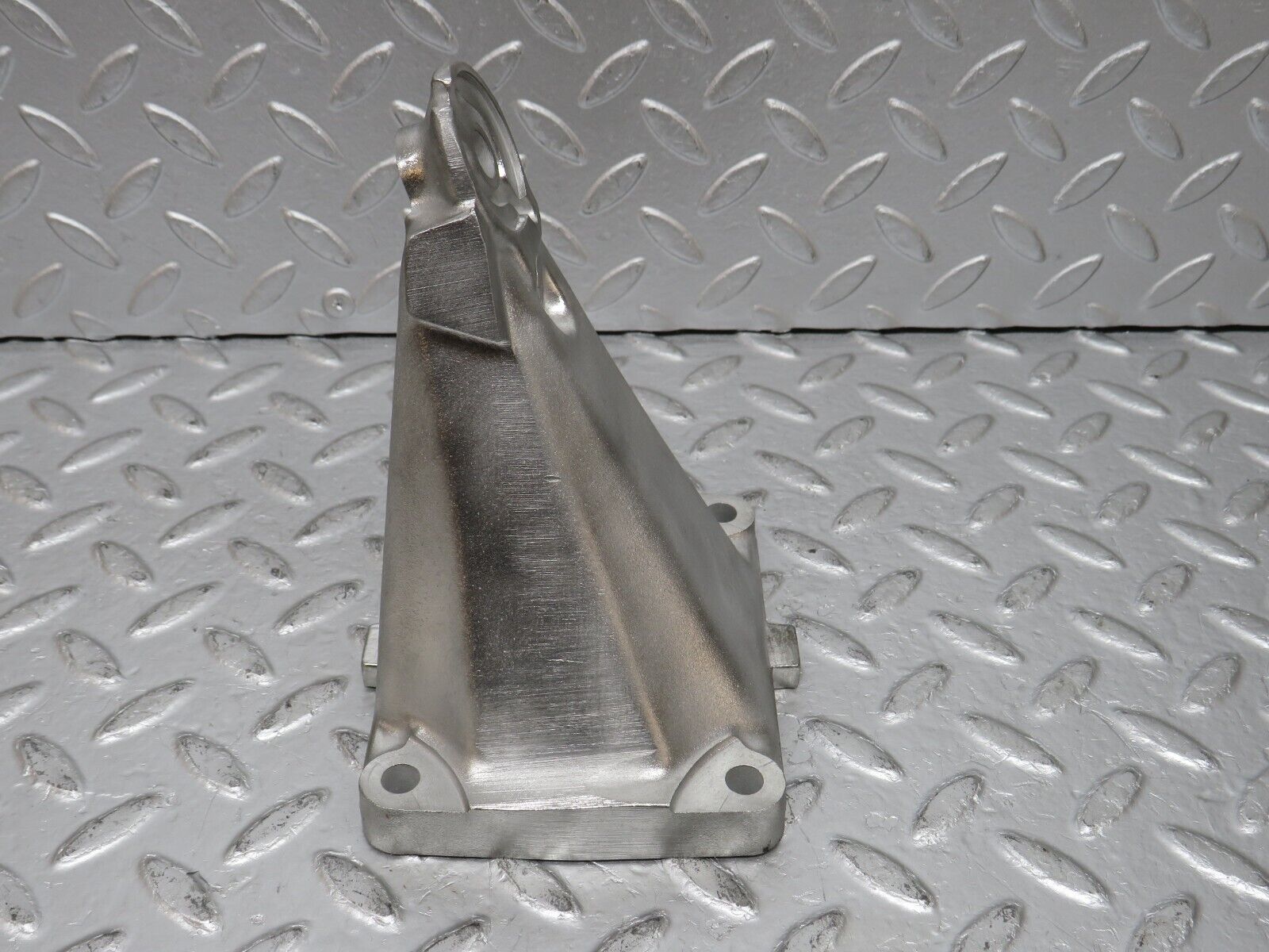 32647 Mercedes-Benz S124 300TE Wagon Engine Mount Bracket Right 6032230904