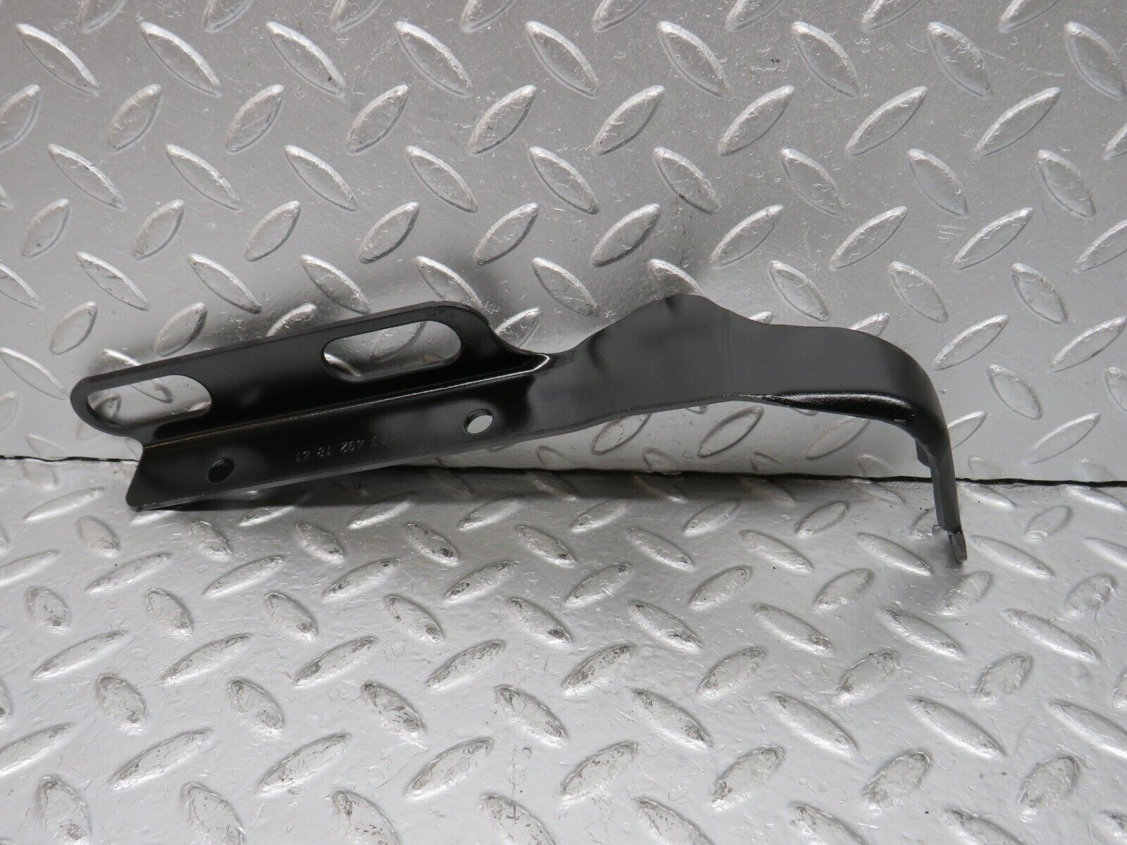 33399 Mercedes-Benz W202 C180 Exhaust Holder Bracket 2104921841