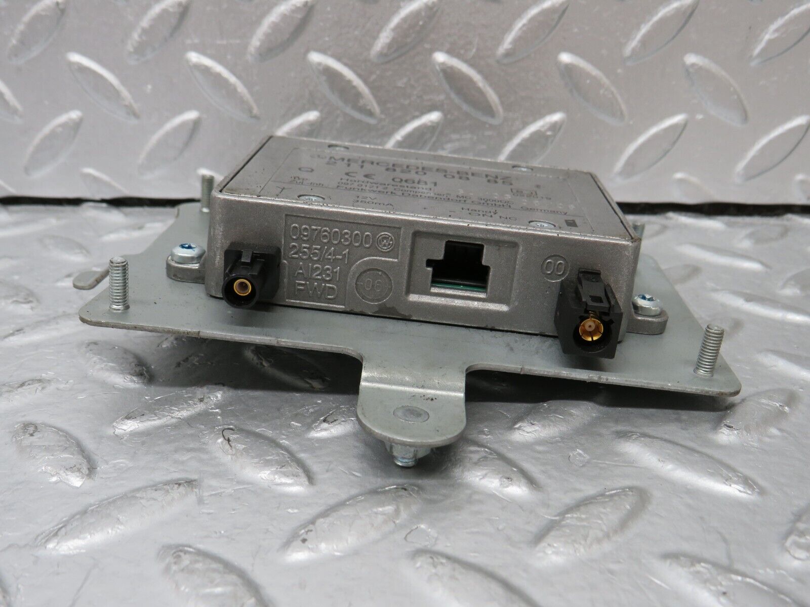 35151 Mercedes-Benz W221 Bluetooth Control Module 2118200885