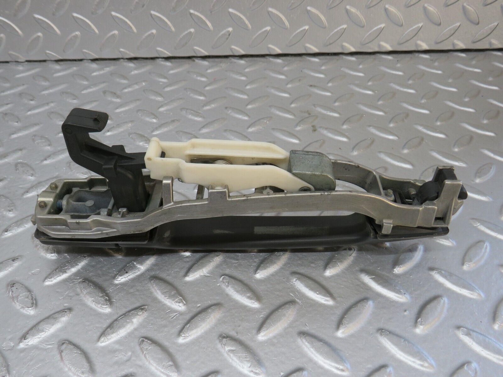 33911 Mercedes-Benz W124 260E Rear Left Exterior Door Handle