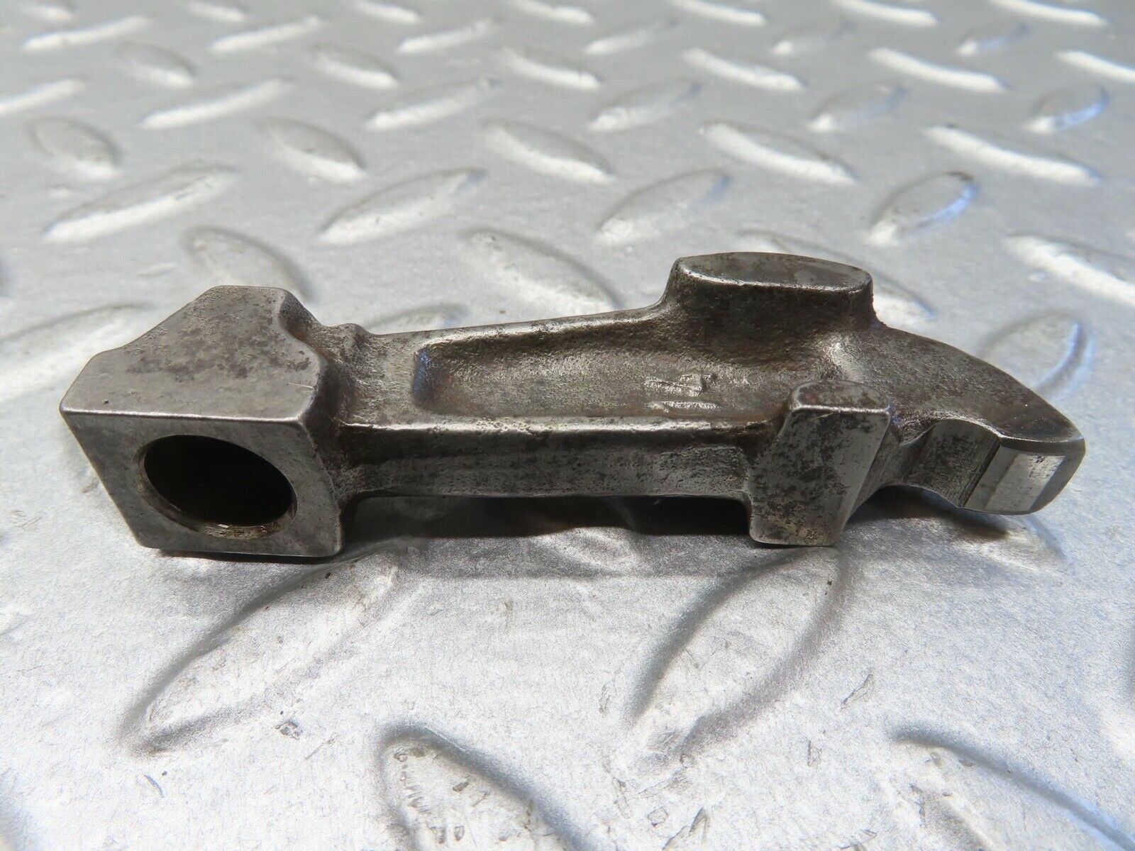 13373 Mercedes-Benz W111 230S Valve Rocker Arm With Retaining Spring