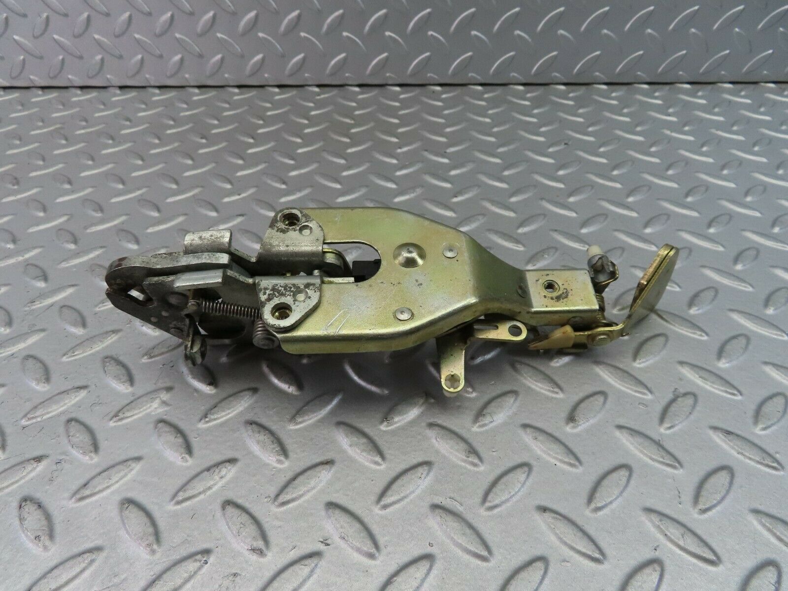 7741 Mercedes-Benz S123 230TE Wagon Tailgate Lock Mechanism 1237401035