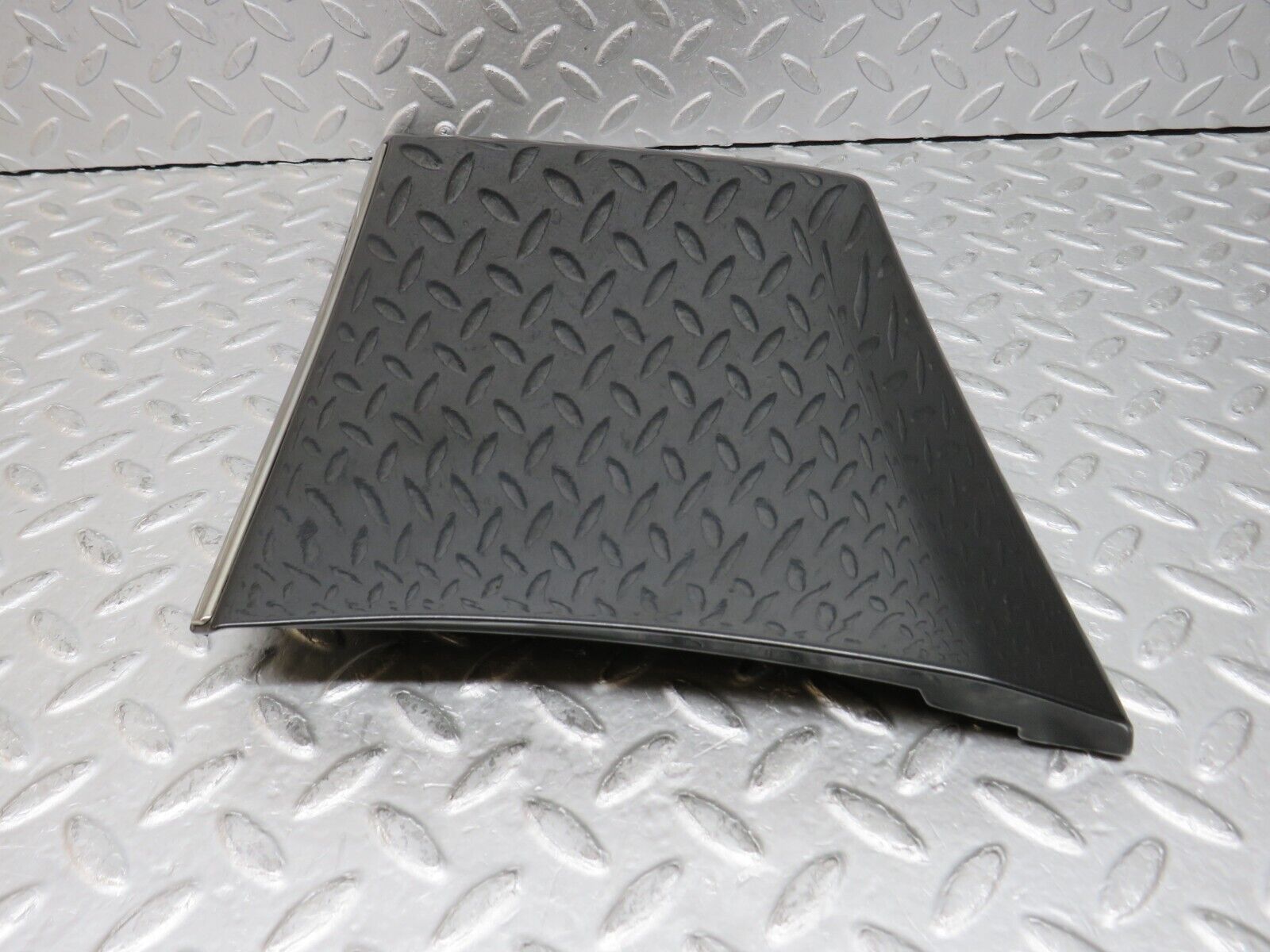 37831 Mercedes-Benz A124 320E Cabriolet Front Right Fender Wing Moulding Trim 1246903640