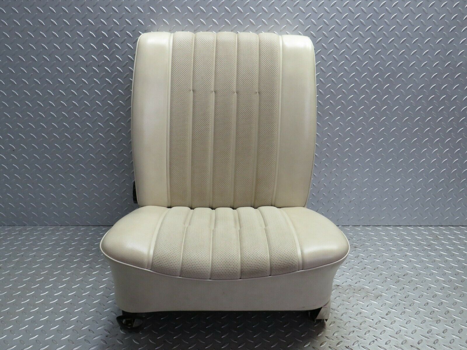 23428 Mercedes-Benz W114 280E Front Left Seat Cream Leather