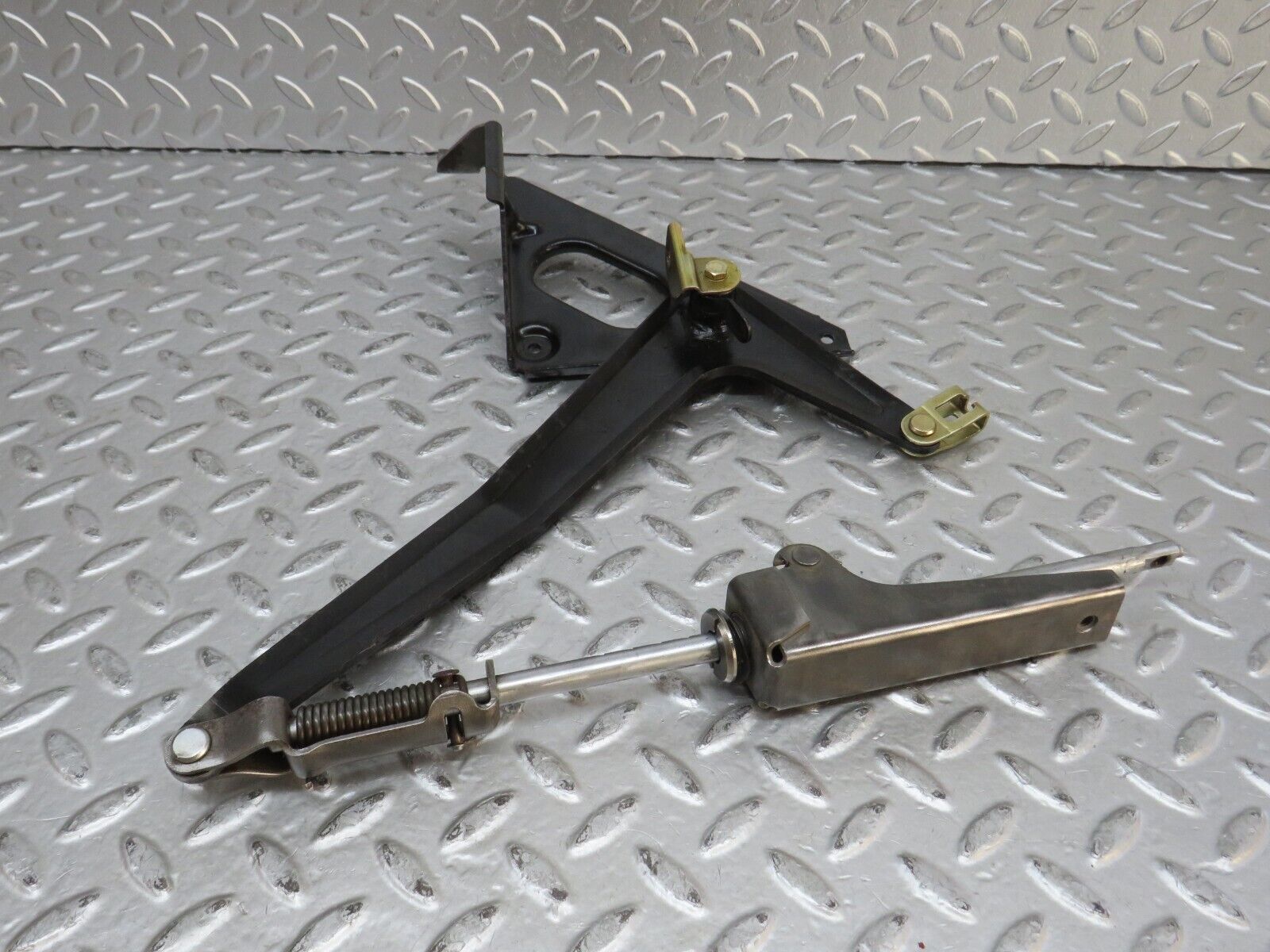 28141 Mercedes-Benz W123 280E Handbrake Regulator