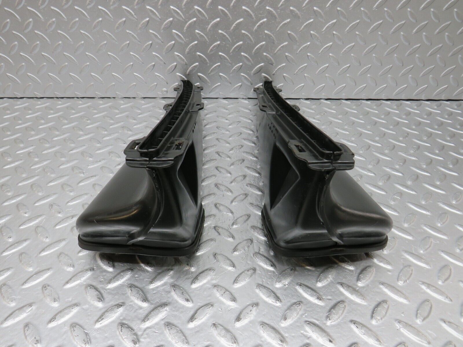 34437 Mercedes-Benz C126 380SEC Coupe Dashboard Air Vent Duct Pair 1268300219