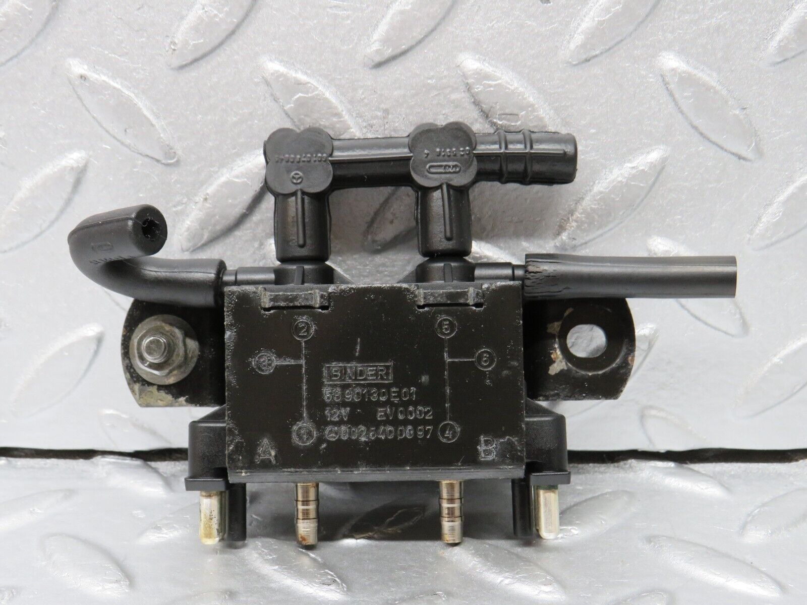 38325 Mercedes-Benz R129 280SL Coupe Solenoid Vacuum Valve 0025400097