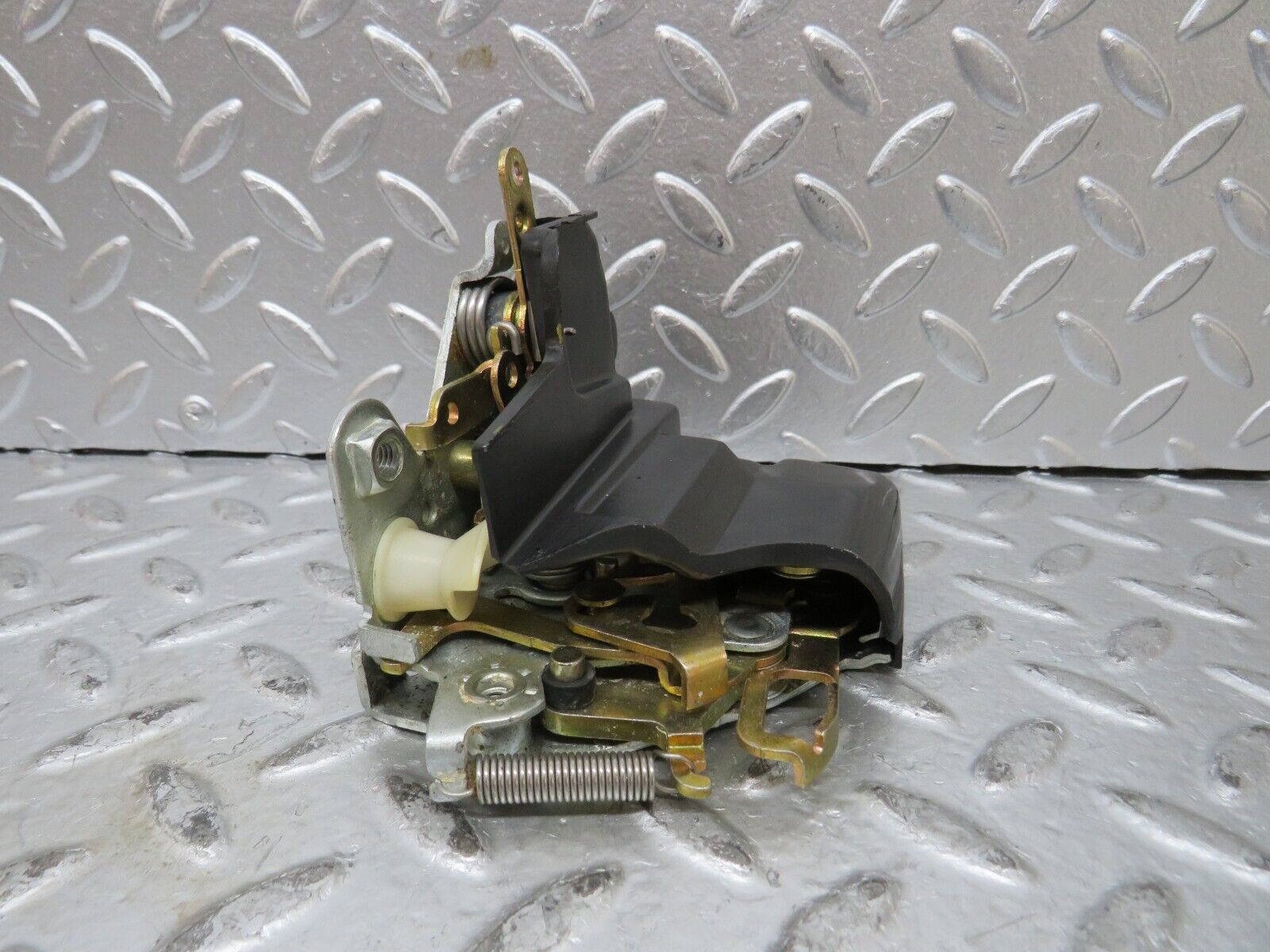 27404 Mercedes-Benz W123 280E Front Left Door Lock Mechanism 1237230108