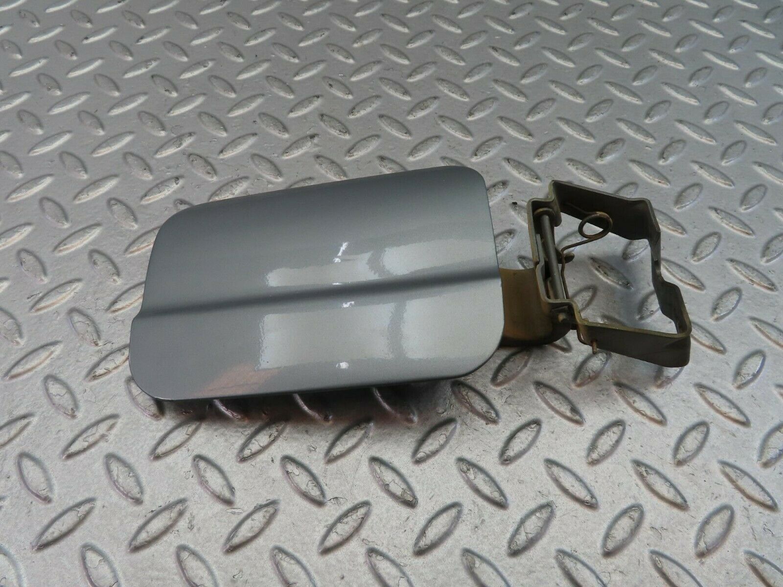 9550 Mercedes-Benz C123 280CE Coupe Fuel Tank Flap Cap 1235840039