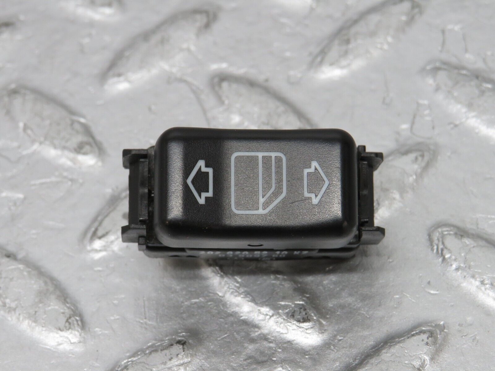 33321 Mercedes-Benz W202 C180 Electric Window Switch Right 2028205210
