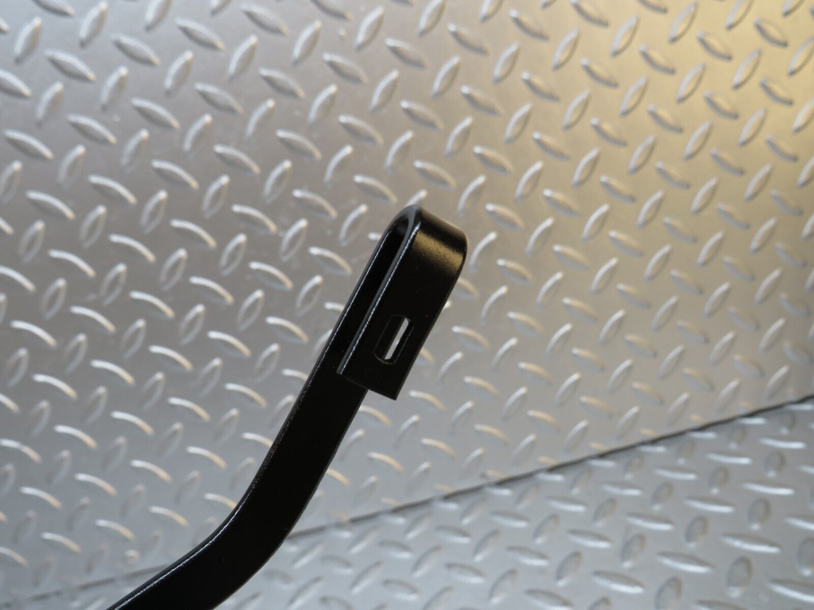 29920 Mercedes-Benz W123 230E Wiper Arm Bosch Left 3399990553