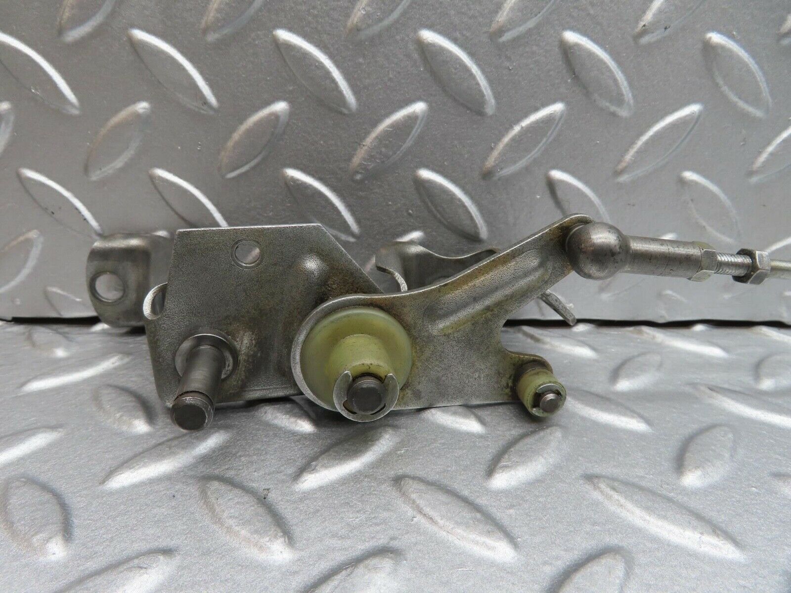 14425 Mercedes-Benz W116 350SE Throttle Linkage