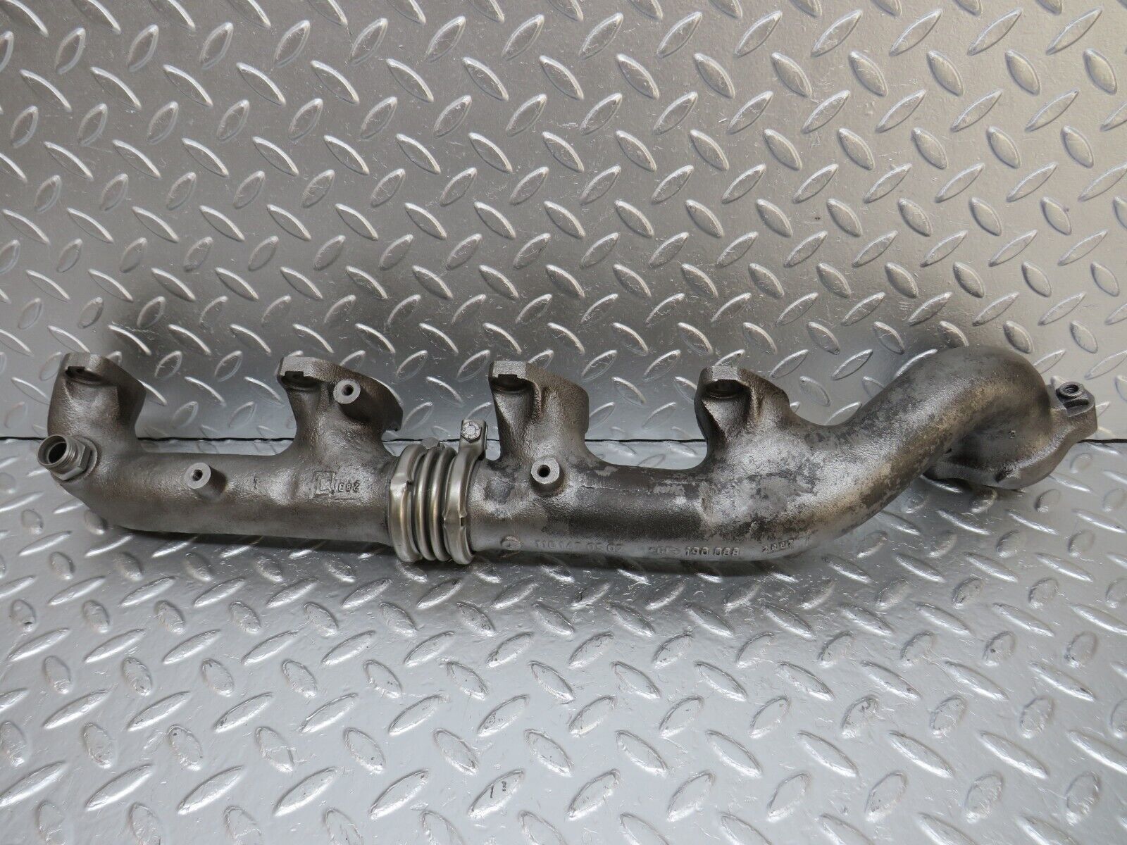 33048 Mercedes-Benz W126 380 V8 M116 Exhaust Manifold Left 1161420502 1161422302