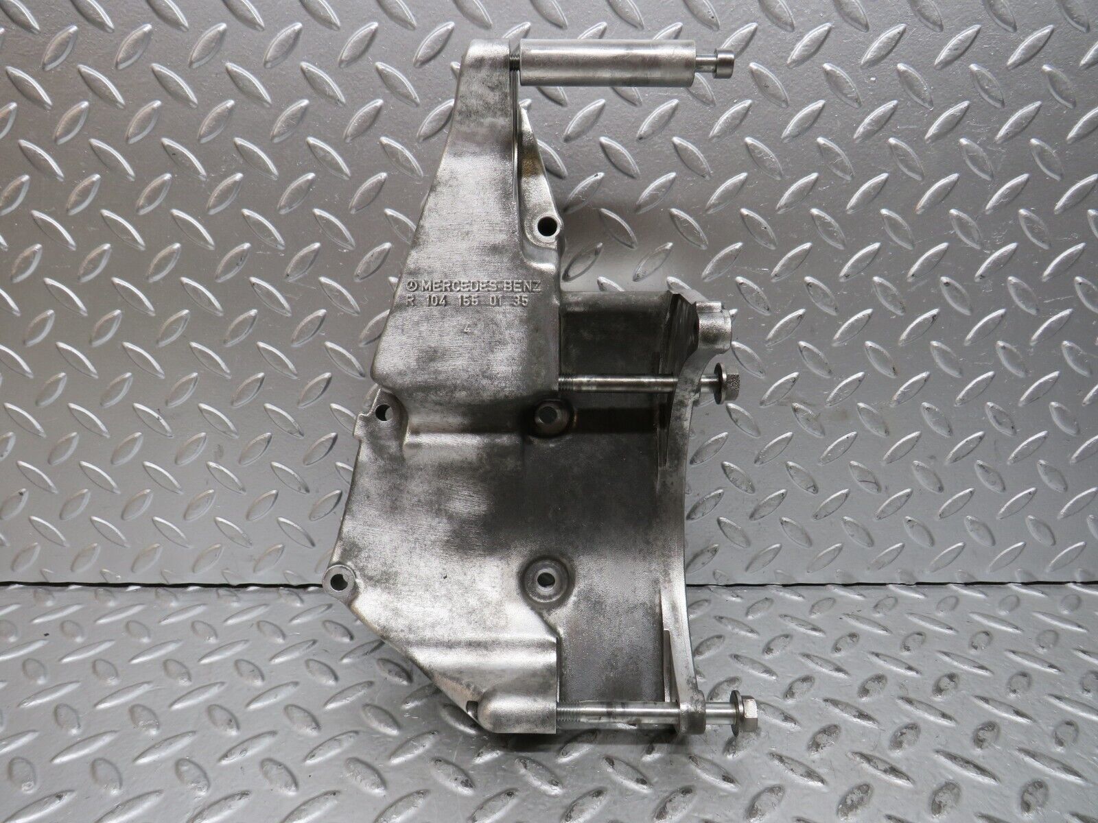 29028 Mercedes-Benz C124 320CE Coupe Alternator Generator Bracket 1041550135