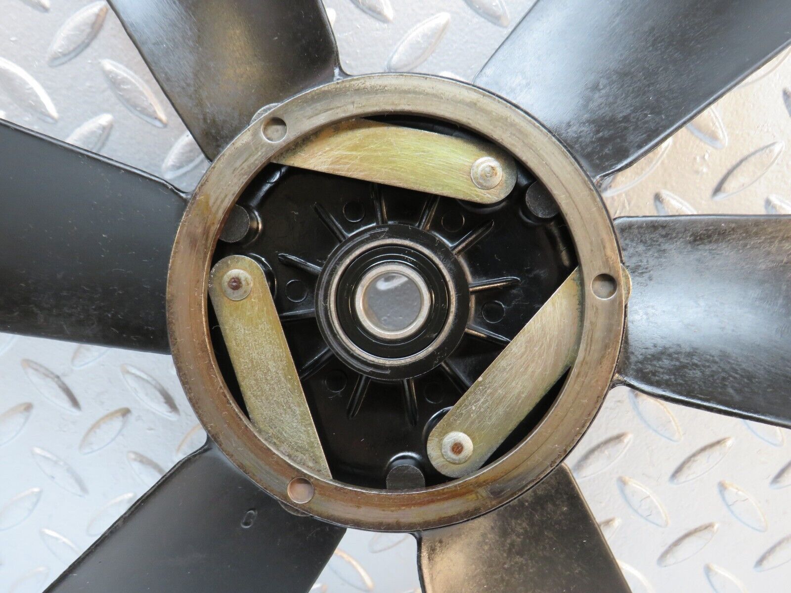 31762 Mercedes-Benz W201 190LE 1.8L Engine Cooling Fan 1022050506