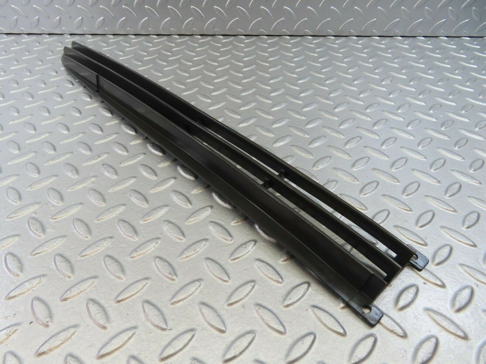 8865 Mercedes-Benz W115 Front Lower Grill Right