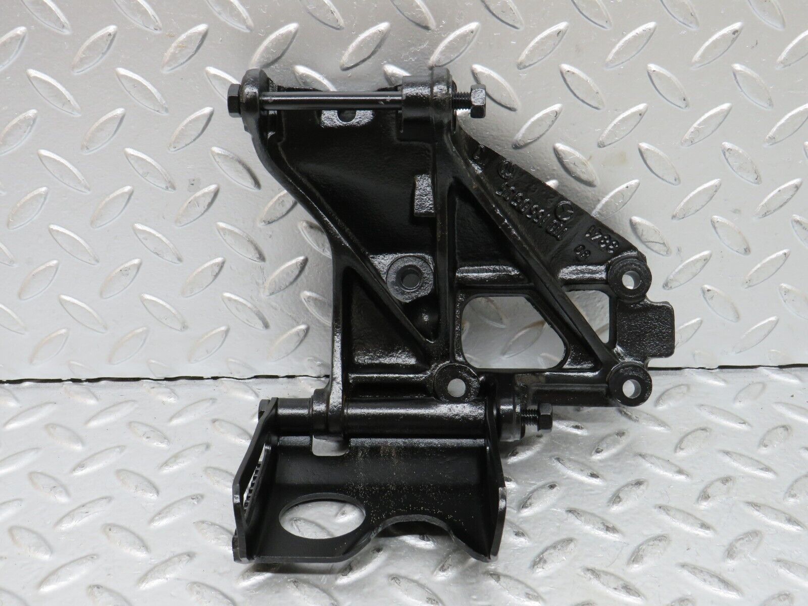 28067 Mercedes-Benz W123 280E Alternator Generator Bracket 1101550535