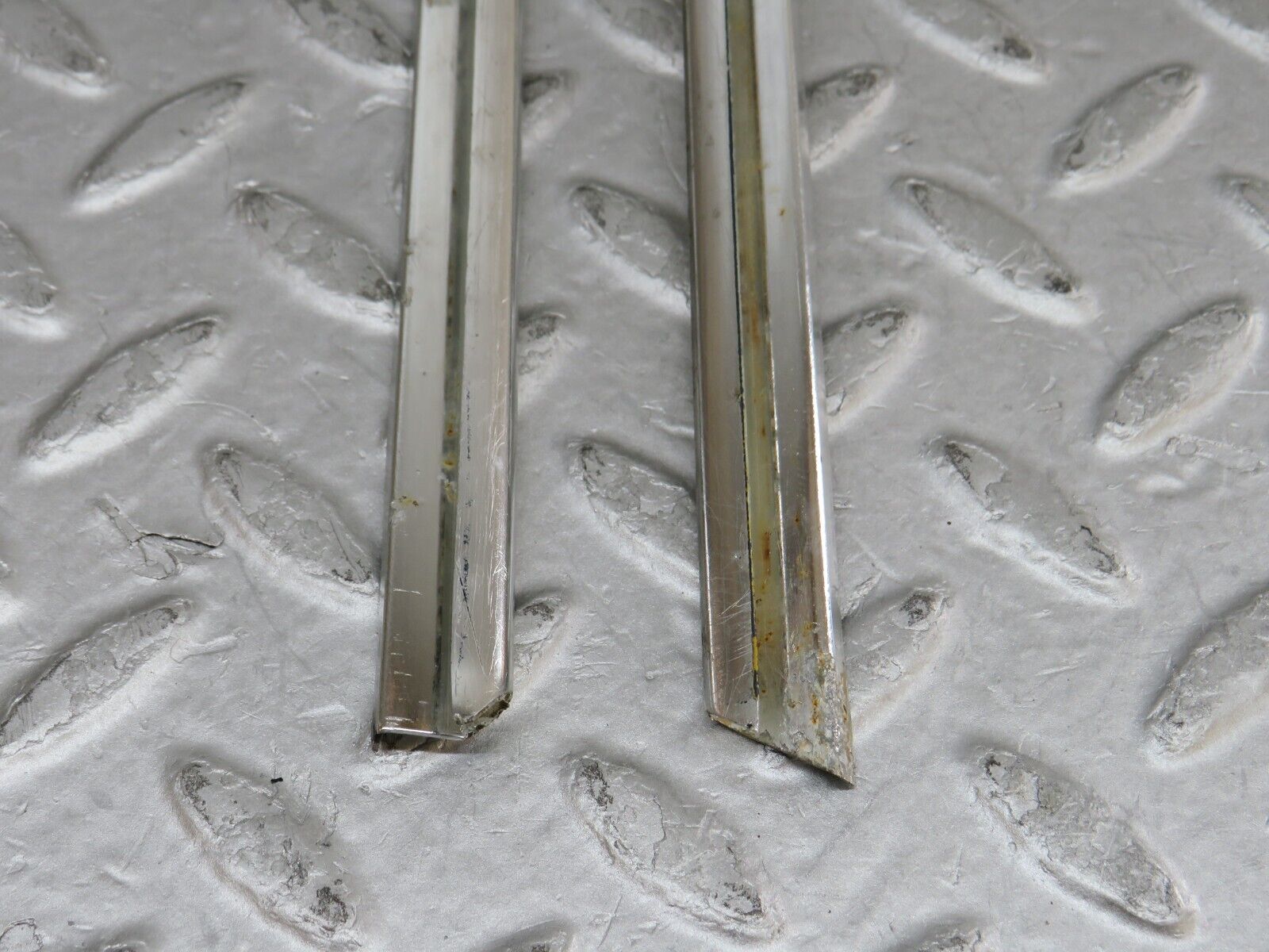 35868 Mercedes-Benz W108 Front Right Door Chrome Trim Pair