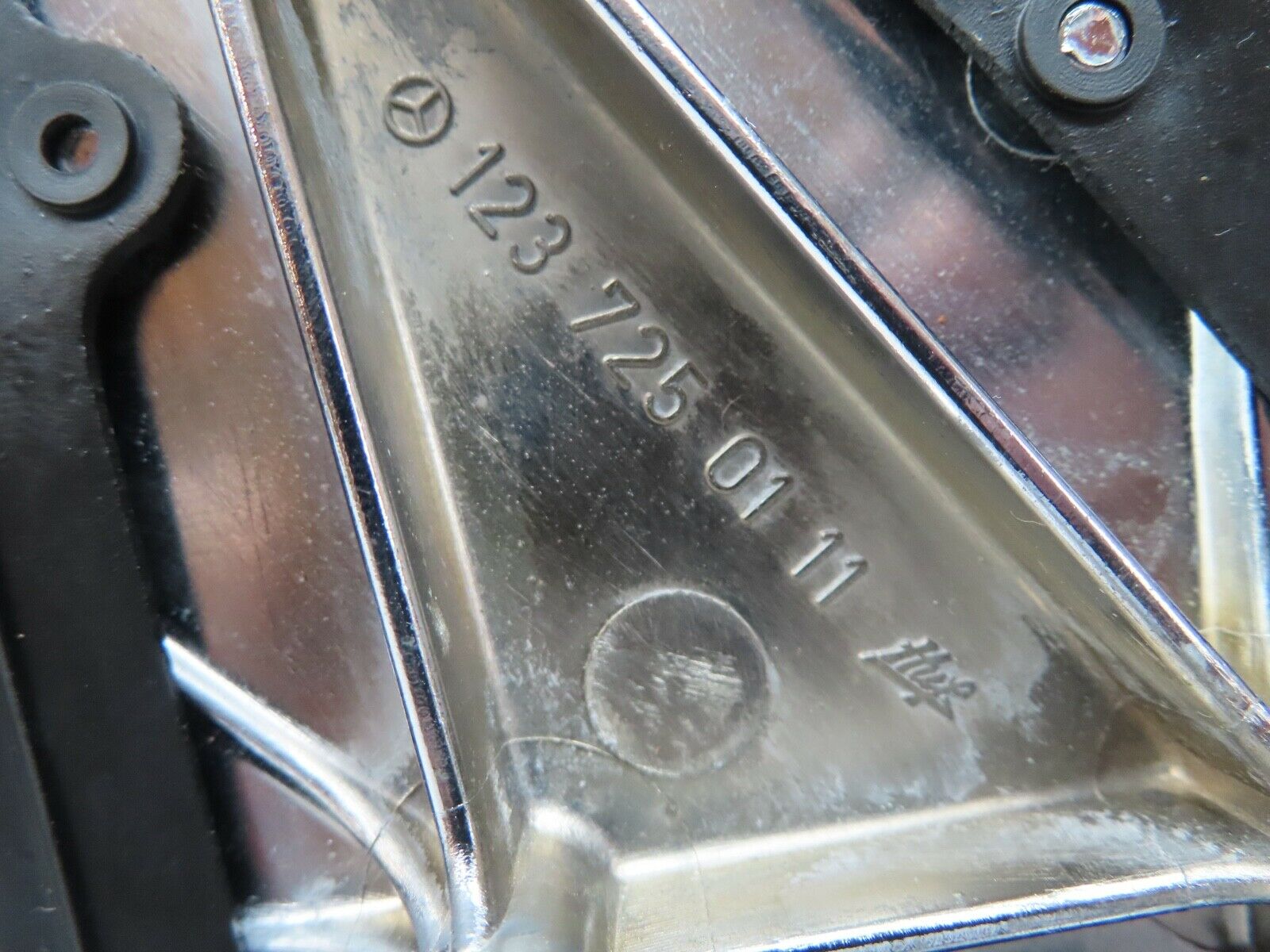 18106 Mercedes-Benz W123 200 Mirror Triangle Cover Right Side 1237250111