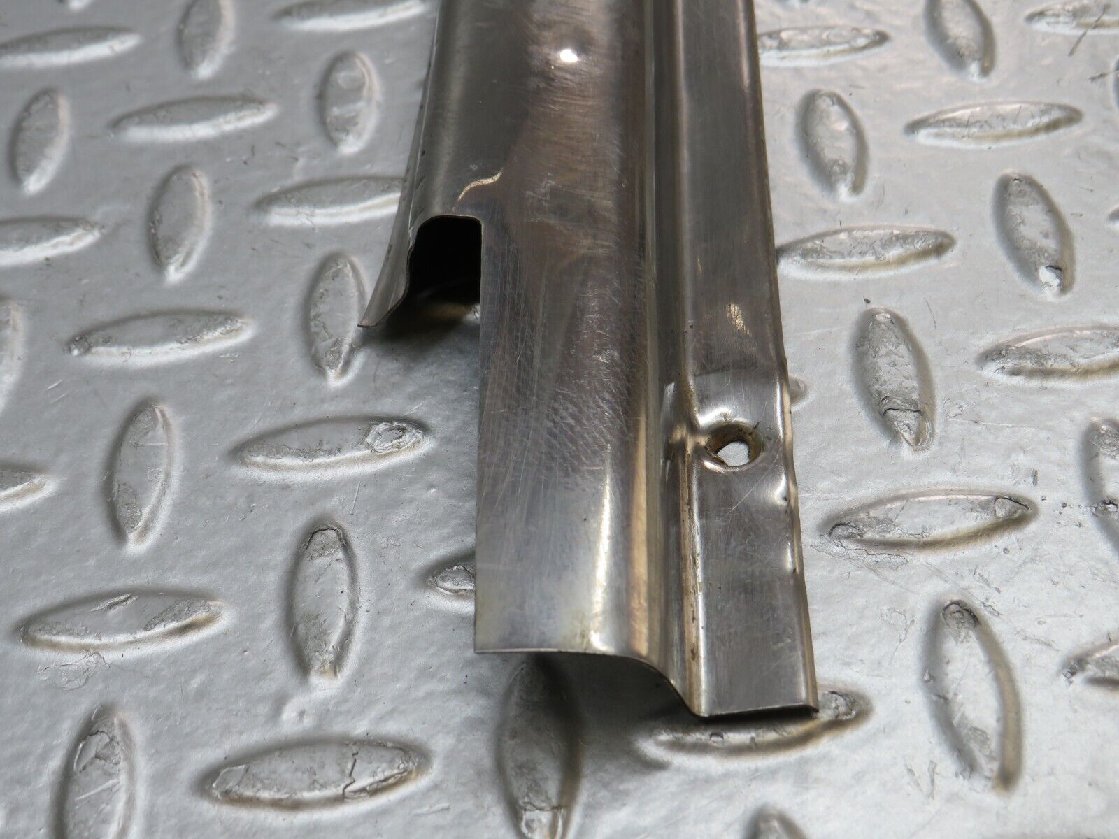 35767 Mercedes-Benz W108 Front Left Door Sill Chrome