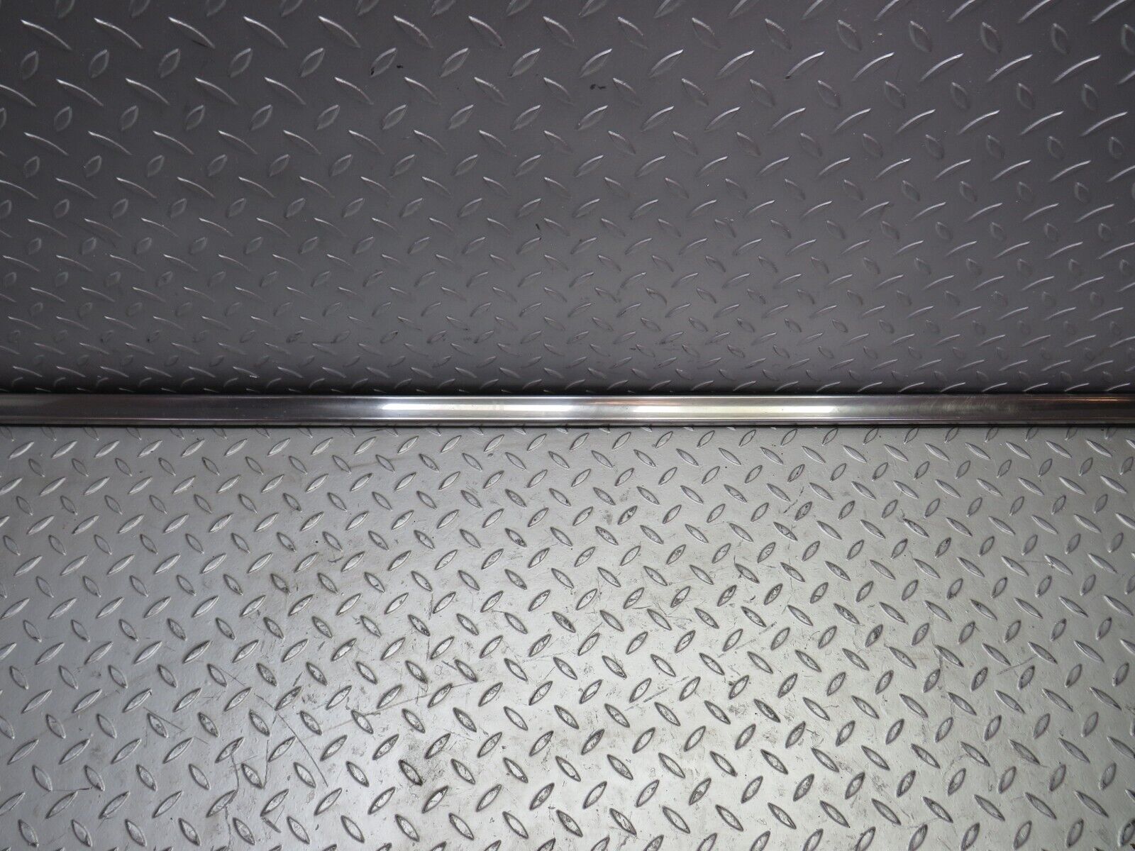 26345 Mercedes-Benz W116 450SE Left Skirt Chrome