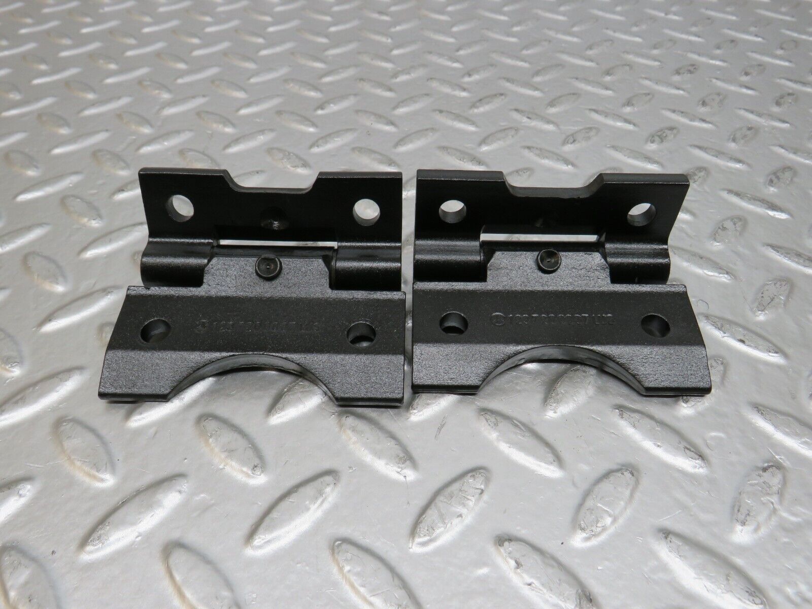 25422 Mercedes-Benz W123 200 Door Hinge Pair 1237200037