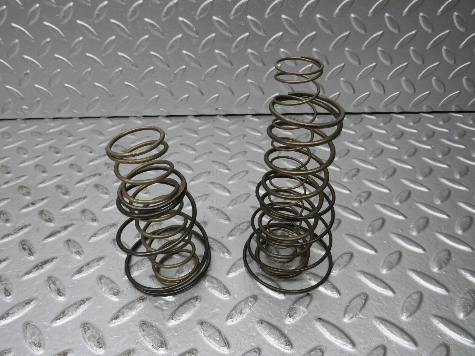 30224 Mercedes-Benz W123 230E Automatic Gearbox Piston Spring 722.122