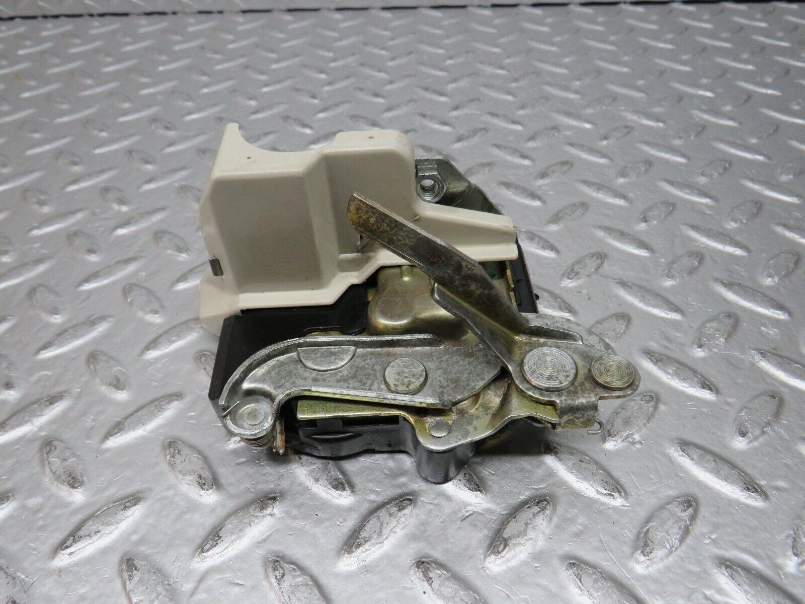 31796 Mercedes-Benz W201 190LE 1.8L Rear Right Door Lock Mechanism